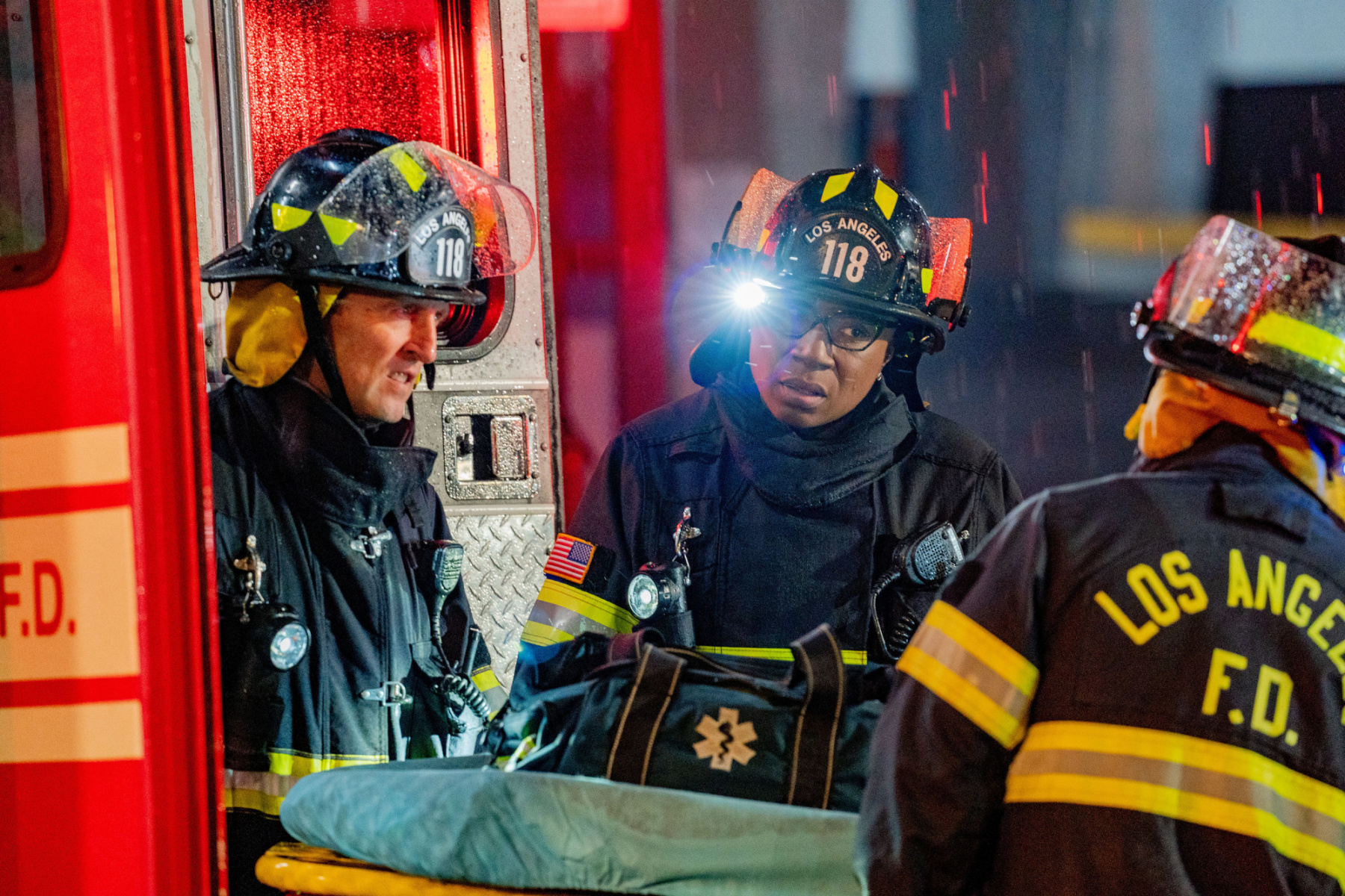 9-1-1: Aisha Hinds (Center) in the “In a Flash” episode of 9-1-1 airing Monday, March 6 (8:00-9:01 PM ET/PT) on FOX. © 2022 FOX MEDIA LLC. CR: Jack Zeman/ FOX.