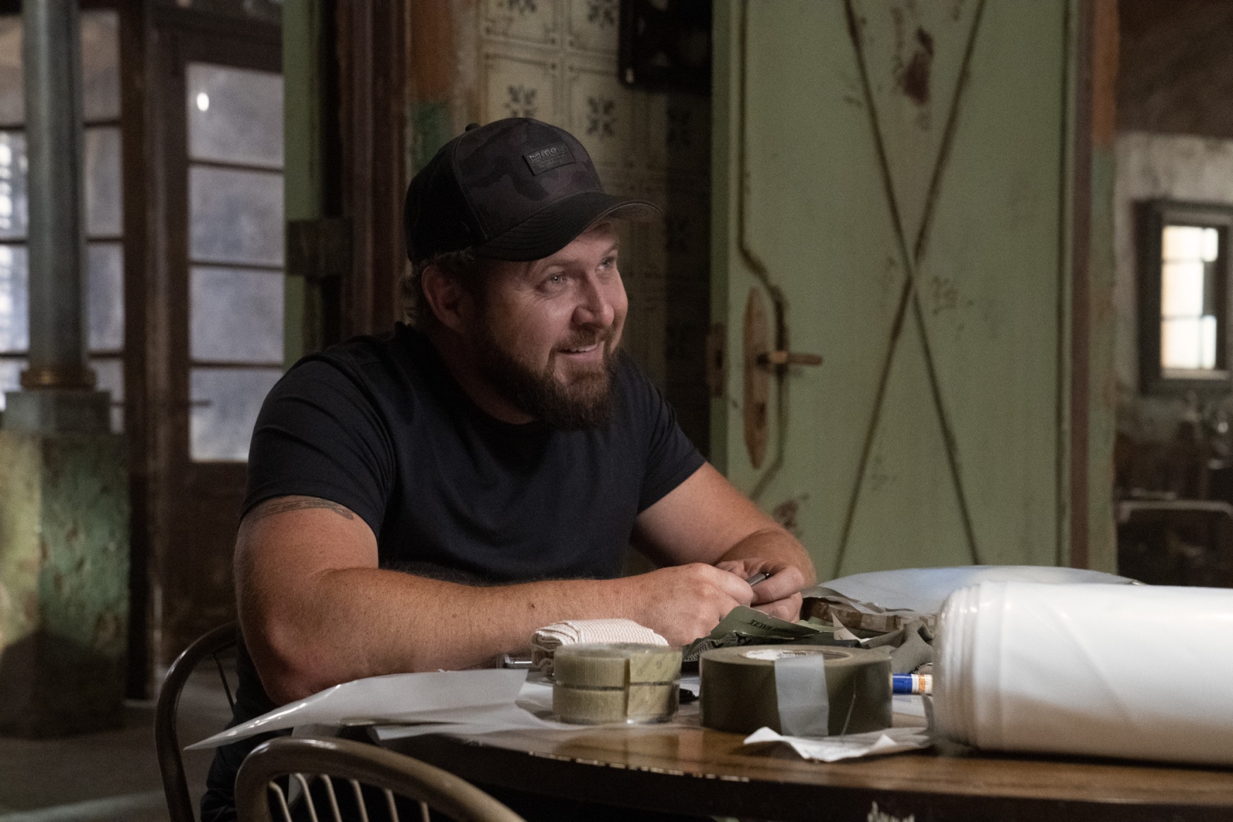 "Thunderstruck" EP#605-- AJ Buckley as Sonny Quinn in SEALTeam, streaming on Paramount+. Photo:Monty Brinton/Paramount+. ©2022 CBS Studios Inc. All Rights Reserved.