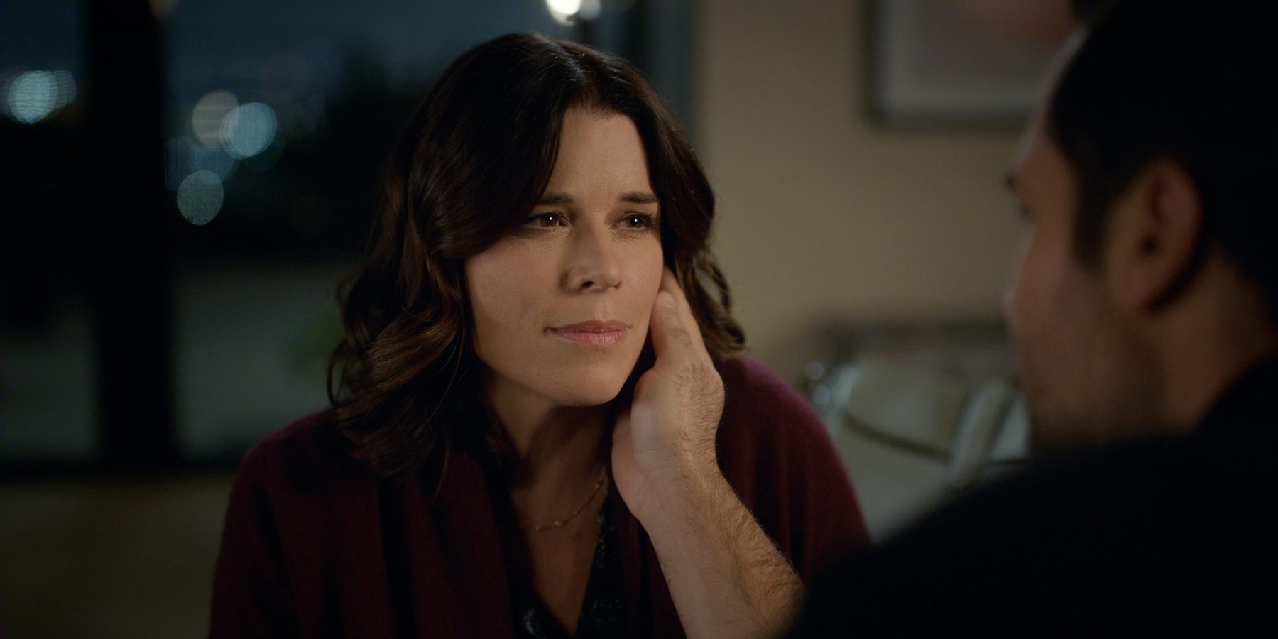 The Lincoln Lawyer. Neve Campbell as Maggie in episode 408 of The Lincoln Lawyer. Cr. Courtesy of Netflix © 2025