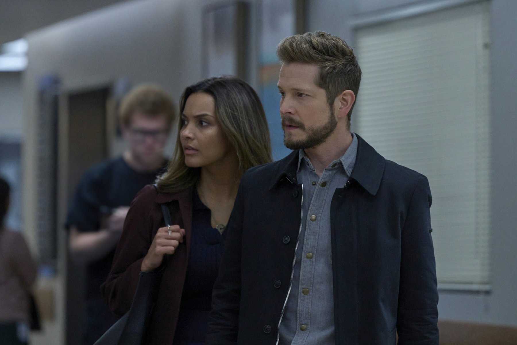 THE RESIDENT: L-R: Jessica Lucas and Matt Czuchry in the "All The Wiser" episode of THE RESIDENT airing Tuesday, Jan 10 (8:00-9:00 PM ET/PT) on FOX. ©2022 Fox Media LLC. CR: Tom Griscom/FOX